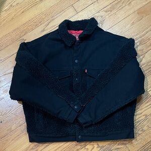 Levi's Premium Sherpa Trucker Reversible Black Jean/ Red Quilted Jacket Size M